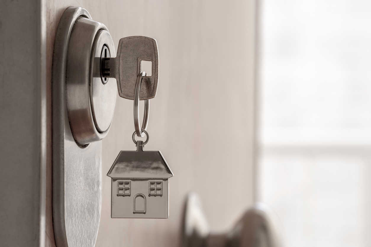 A majority of Canadians support banning Airbnb
